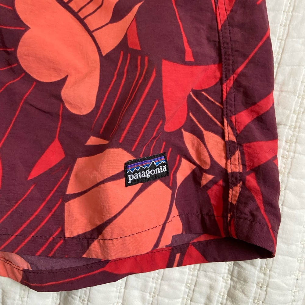 Women’s L Patagonia patterned baggies